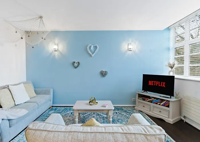 Luxury 2 Bed & 2 Bath, Near Beach & City Centre