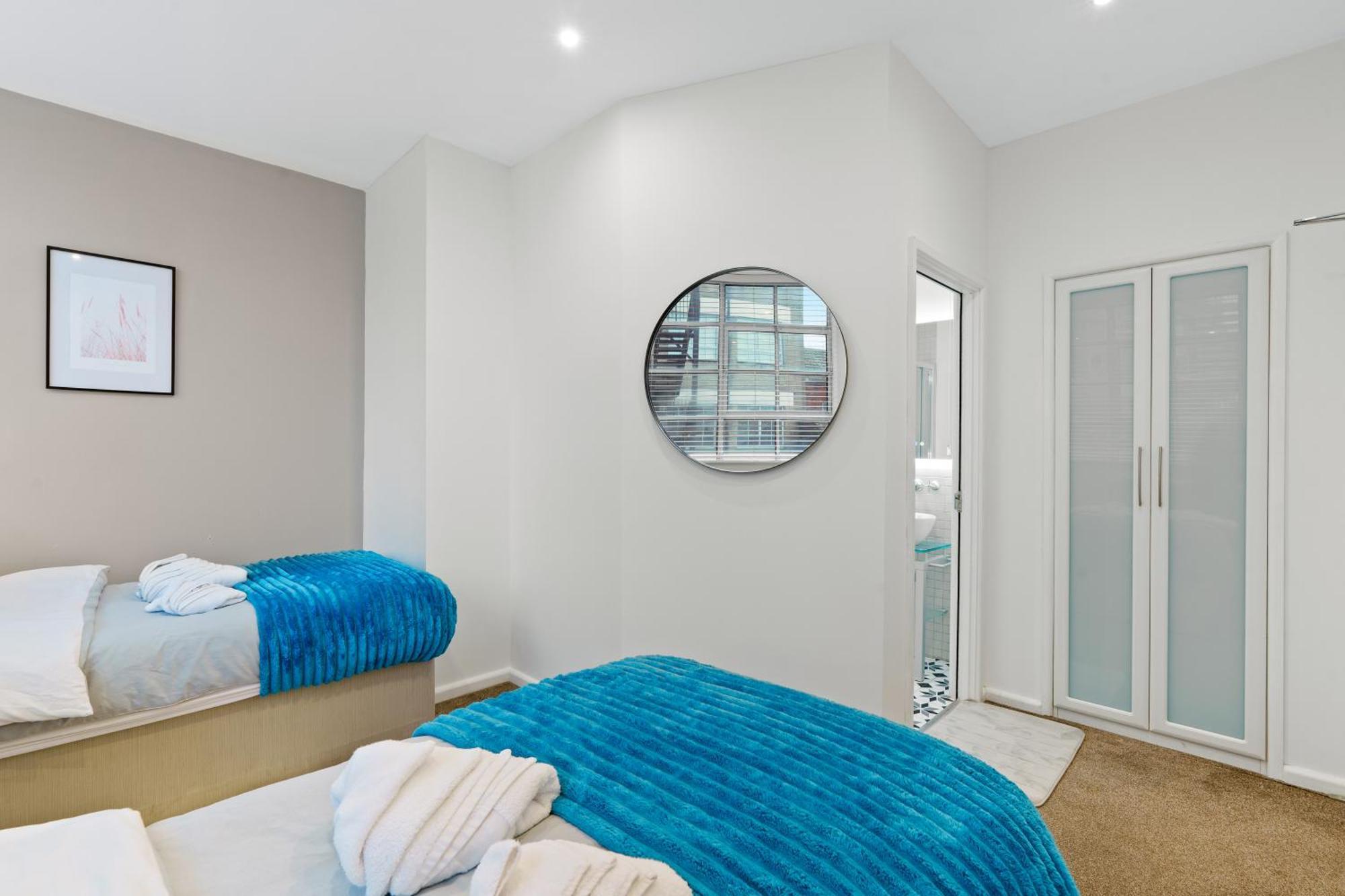 Luxury 2 Bed & 2 Bath, Near & Centre Апартаменты