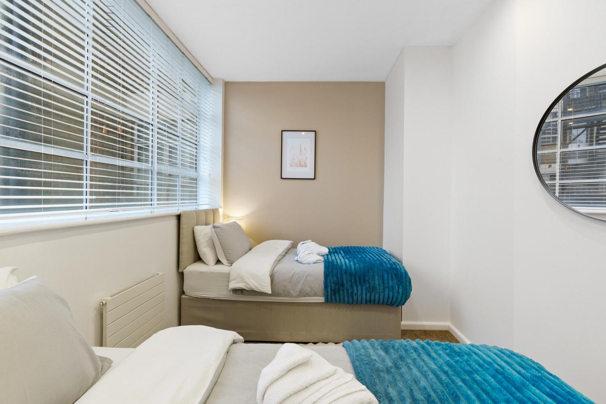 Luxury 2 Bed & 2 Bath, Near & Centre Апартаменты *