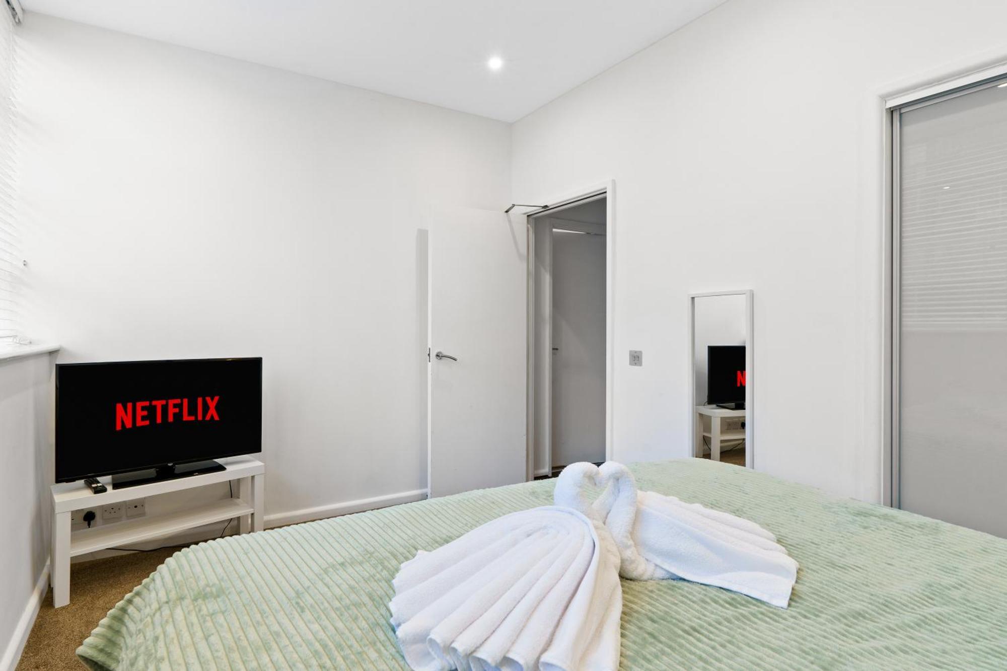 Luxury 2 Bed & 2 Bath, Near & Centre Апартаменты *