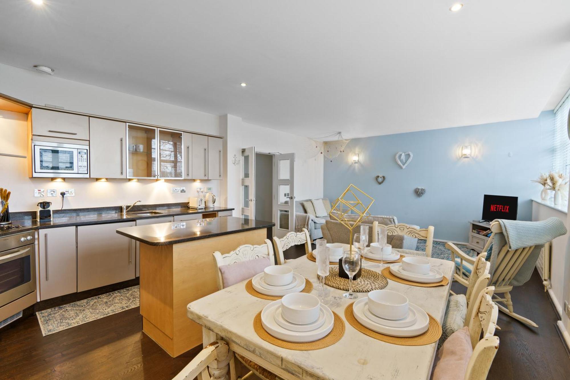 Апартаменты Luxury 2 Bed & 2 Bath, Near & Centre *
